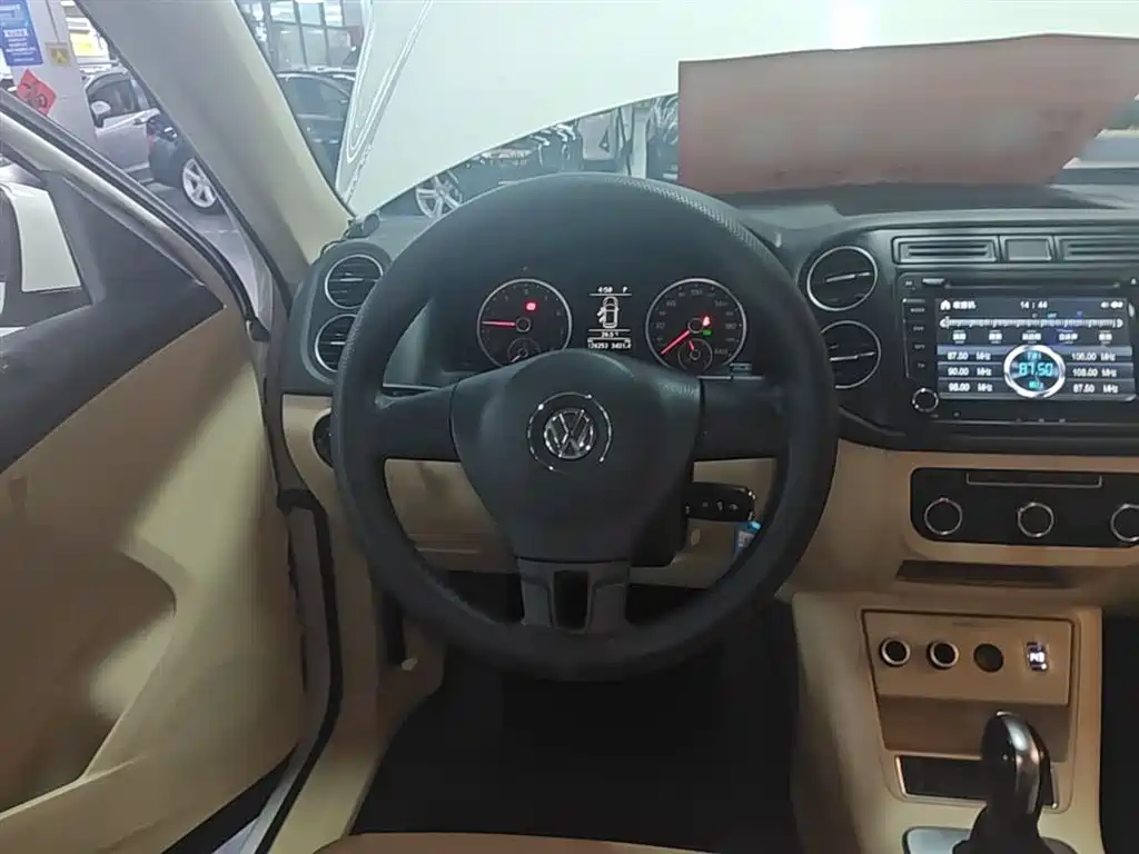 Volkswagen Tiguan 2015 — фото 11