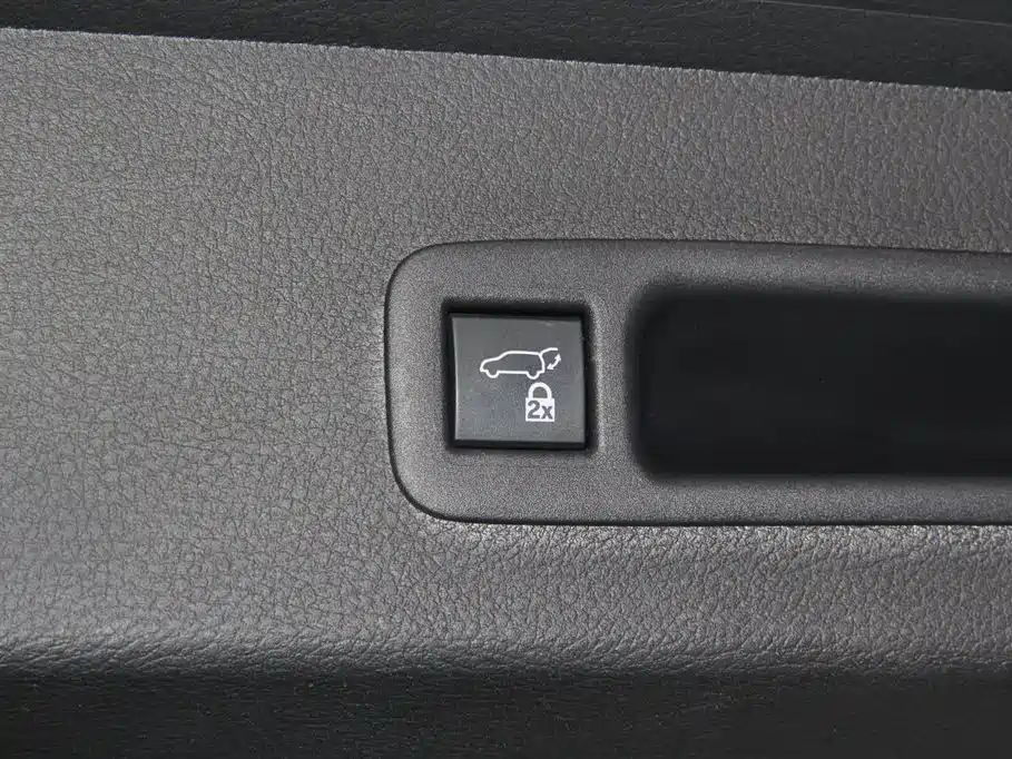 Toyota Sienna 2023 — фото 12