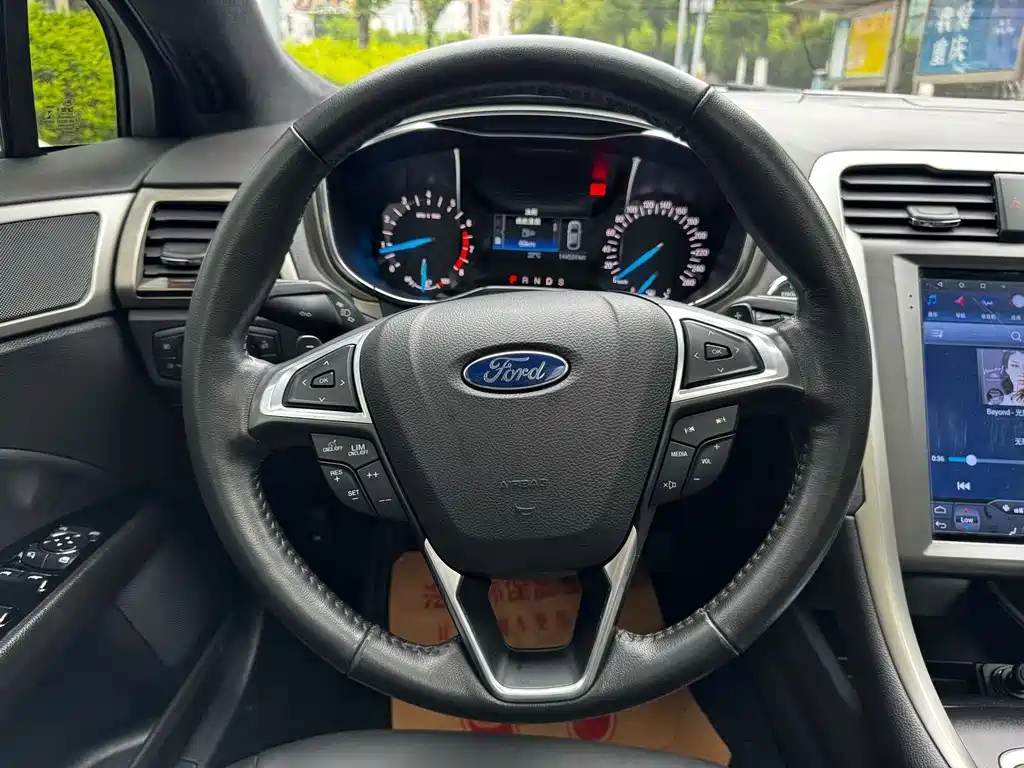 Ford Mondeo 2014 — фото 19