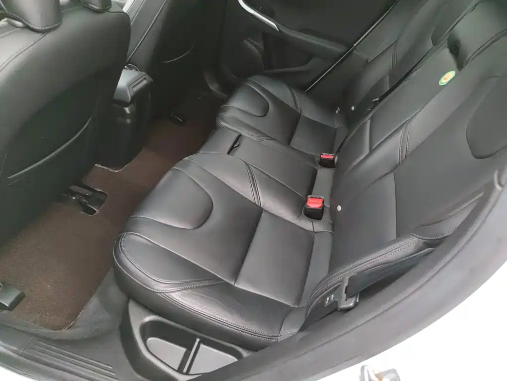 Volvo V40 2015 — фото 13
