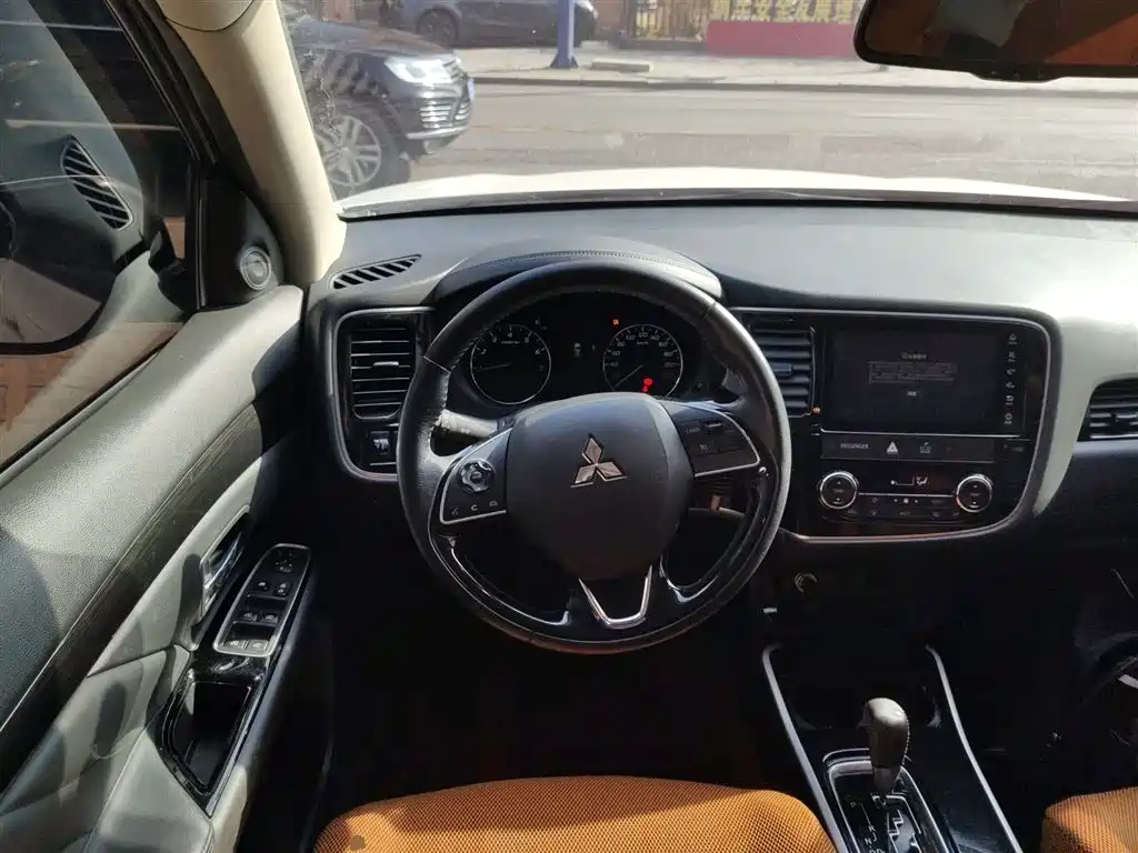Mitsubishi Outlander 2020 — фото 7