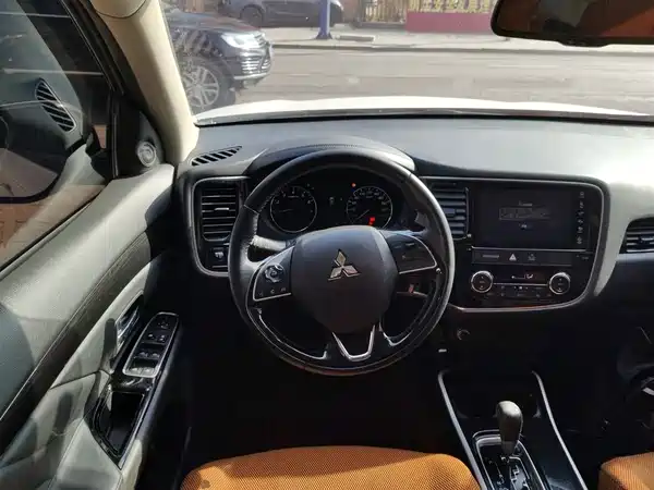 Mitsubishi Outlander 2020