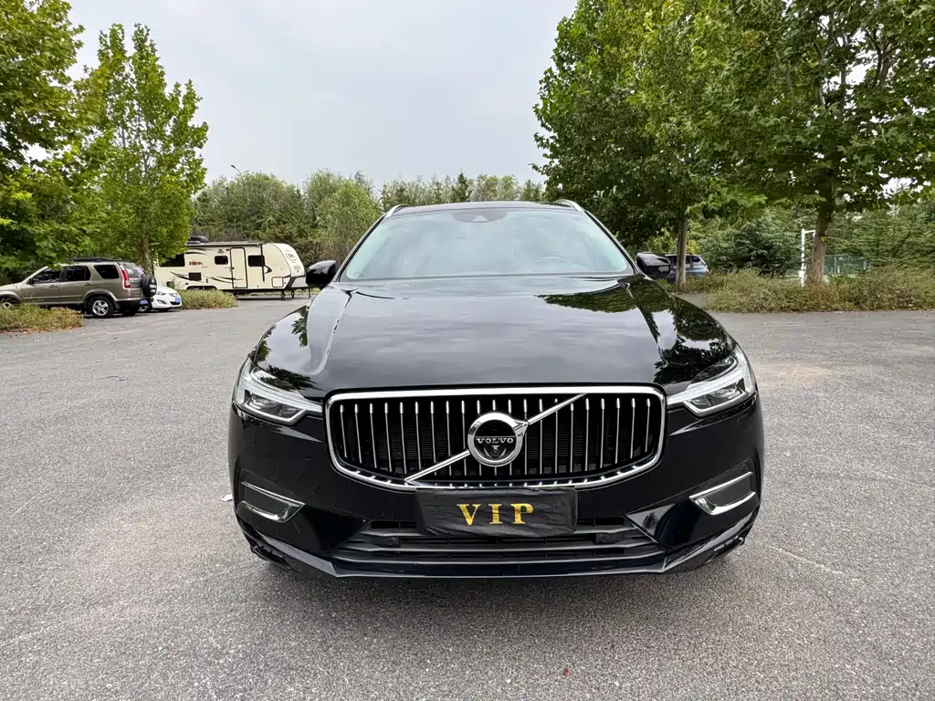 Volvo XC60 2018 — фото 1