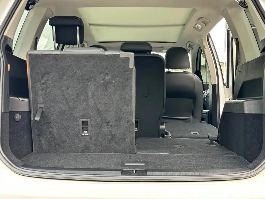 Volkswagen Touran 2017 — фото 12