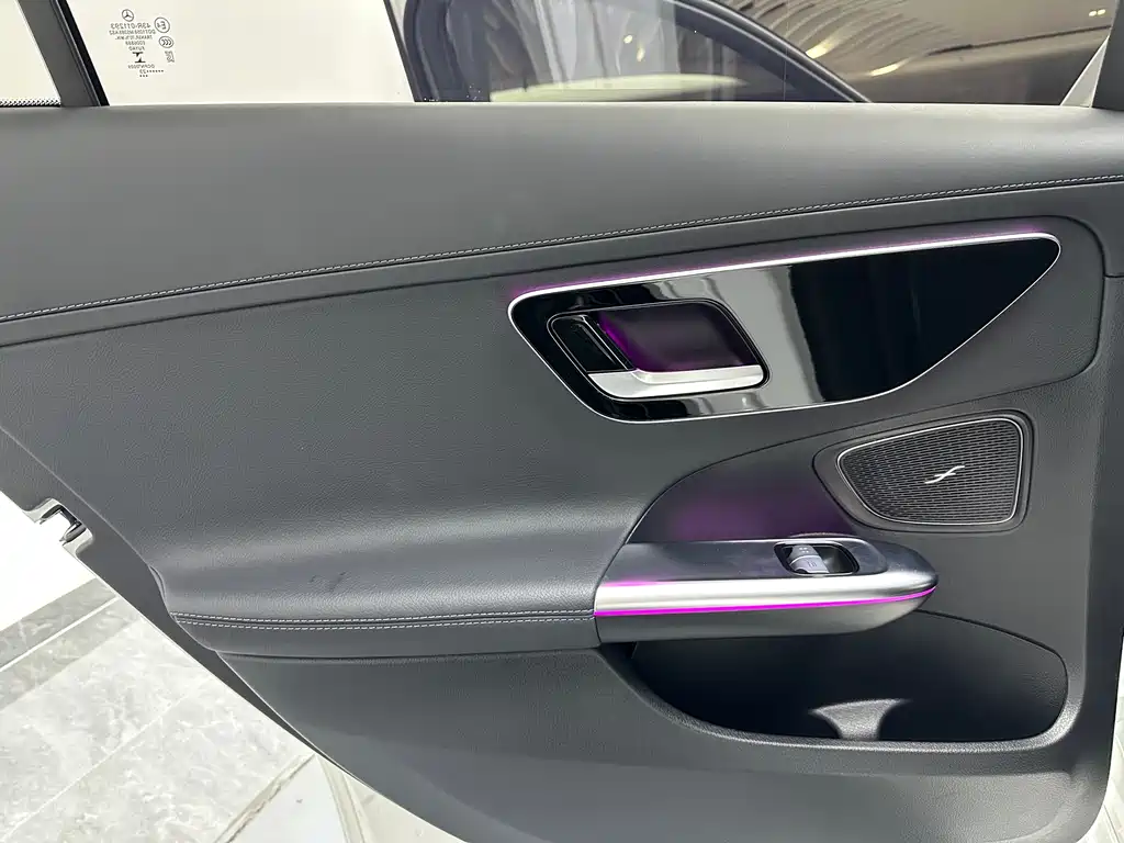 Mercedes-Benz C-Class 2023 — фото 14