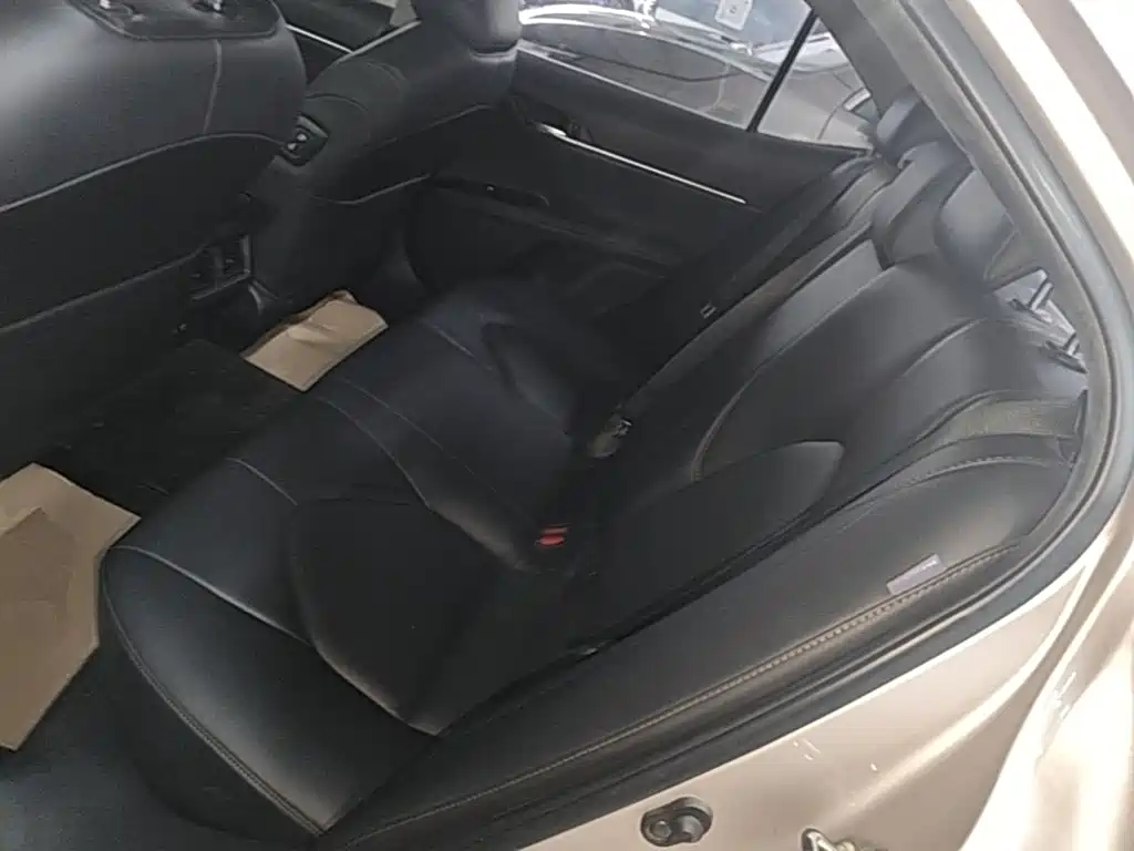 Toyota Camry 2019 — фото 17