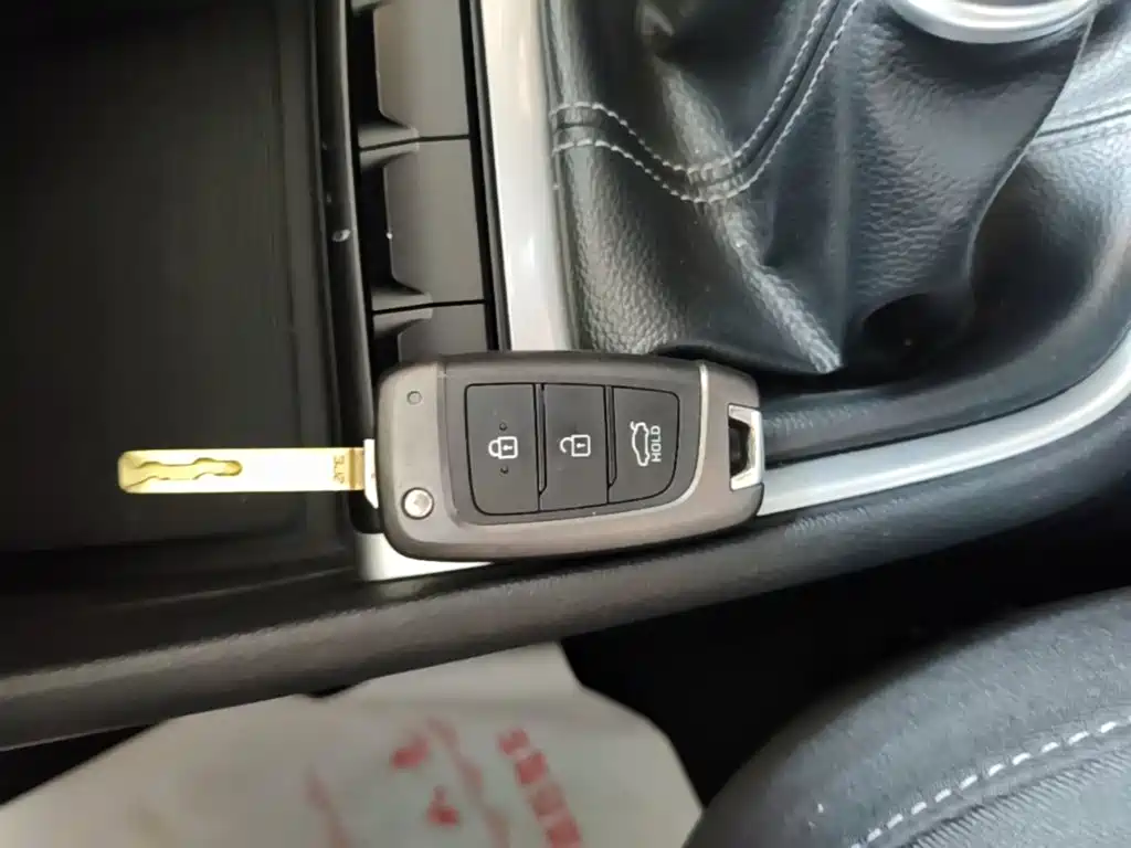 Hyundai Elantra 2017 — фото 9