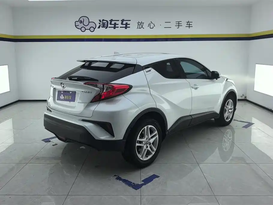 Toyota C-HR 2023 — фото 3