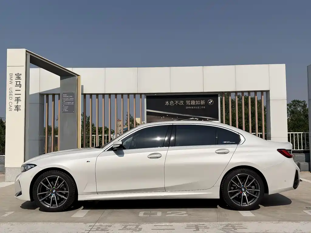 BMW 3 Series 2025 — фото 13