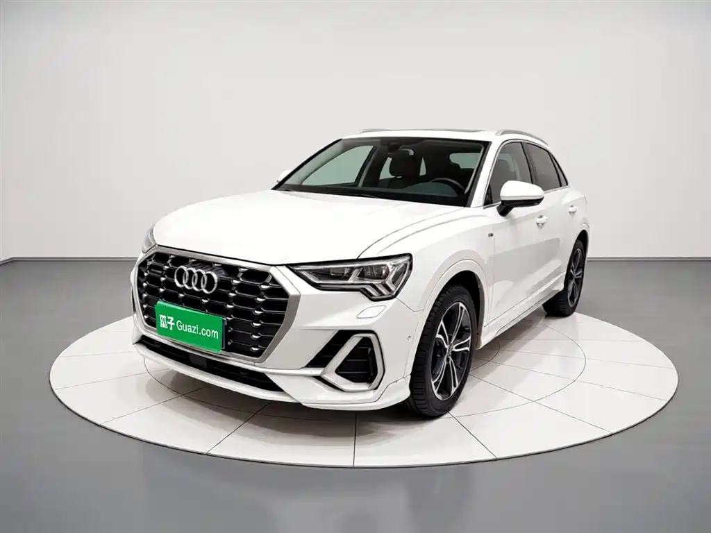 Audi Q3 2021 — фото 1