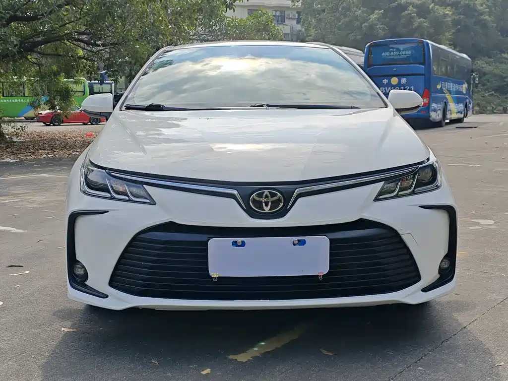 Toyota Corolla 2022 — фото 2