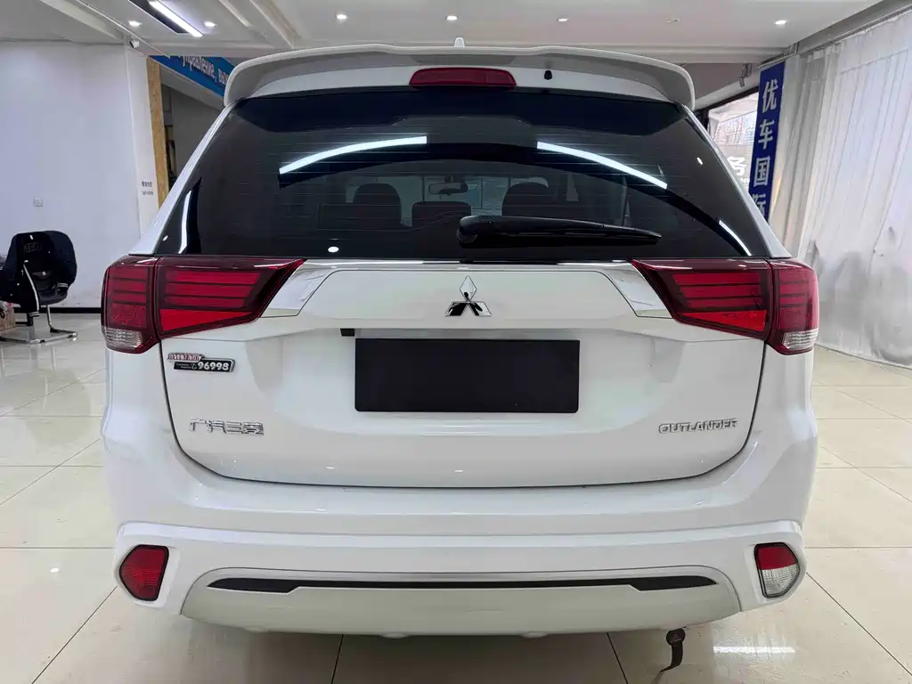 Mitsubishi Outlander 2022 — фото 5
