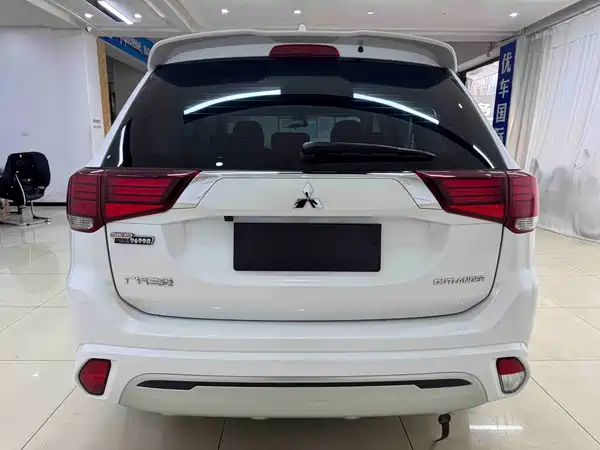 Mitsubishi Outlander 2021