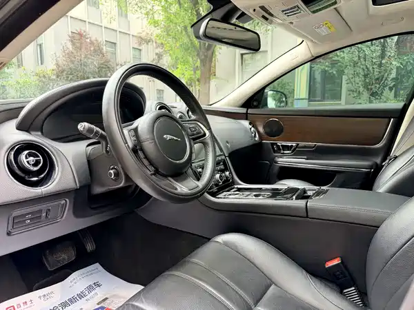 Jaguar XJ 2016