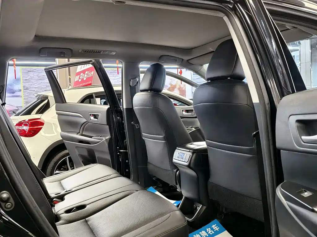 Toyota Highlander 2018 — фото 13