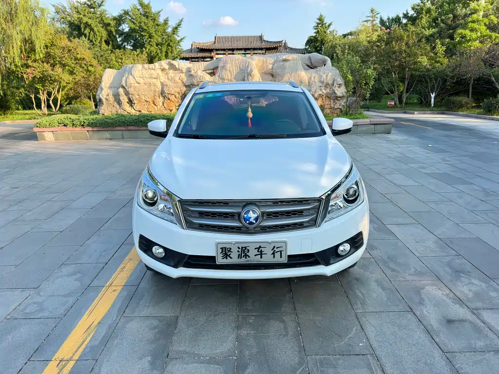 Venucia T70 2015