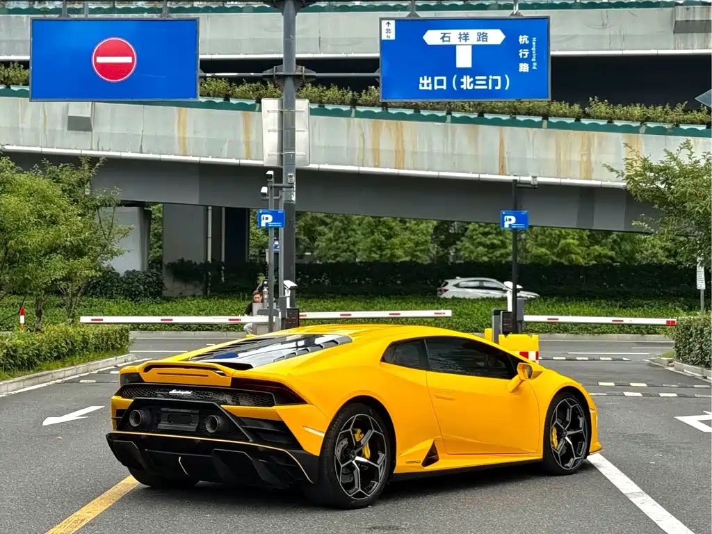 Lamborghini Huracan 2023 — фото 7
