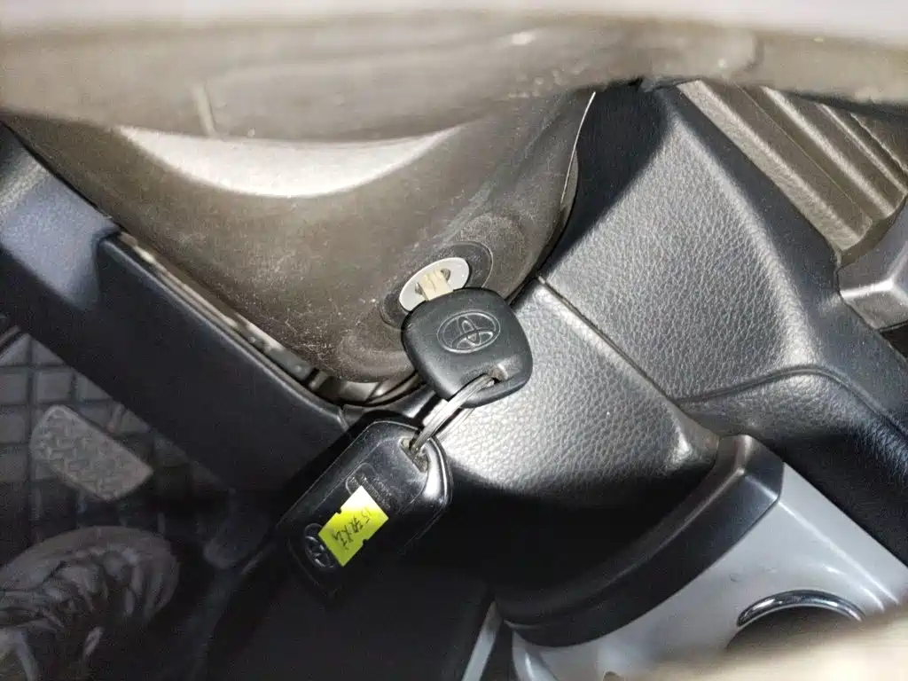 Toyota Yaris L 2015 — фото 9