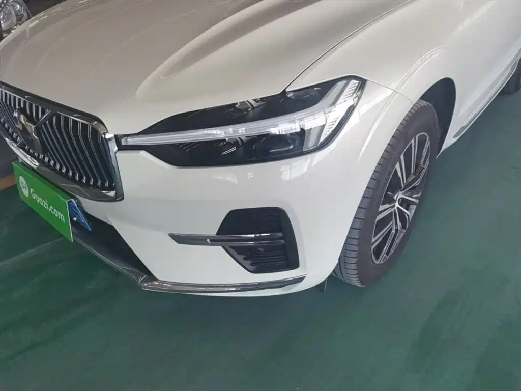 Volvo XC60 2021 — фото 24