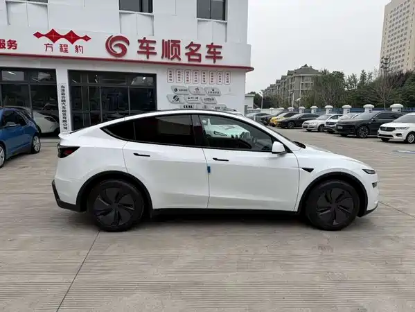 Tesla Model Y 2026