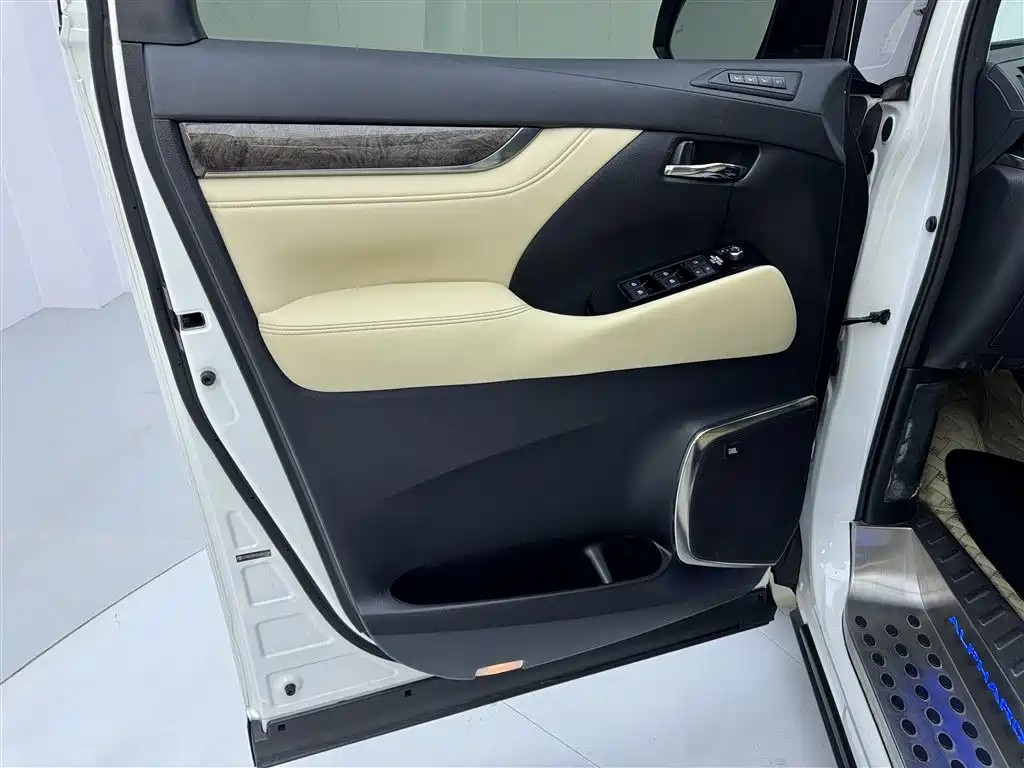 Toyota Alphard 2019 — фото 17