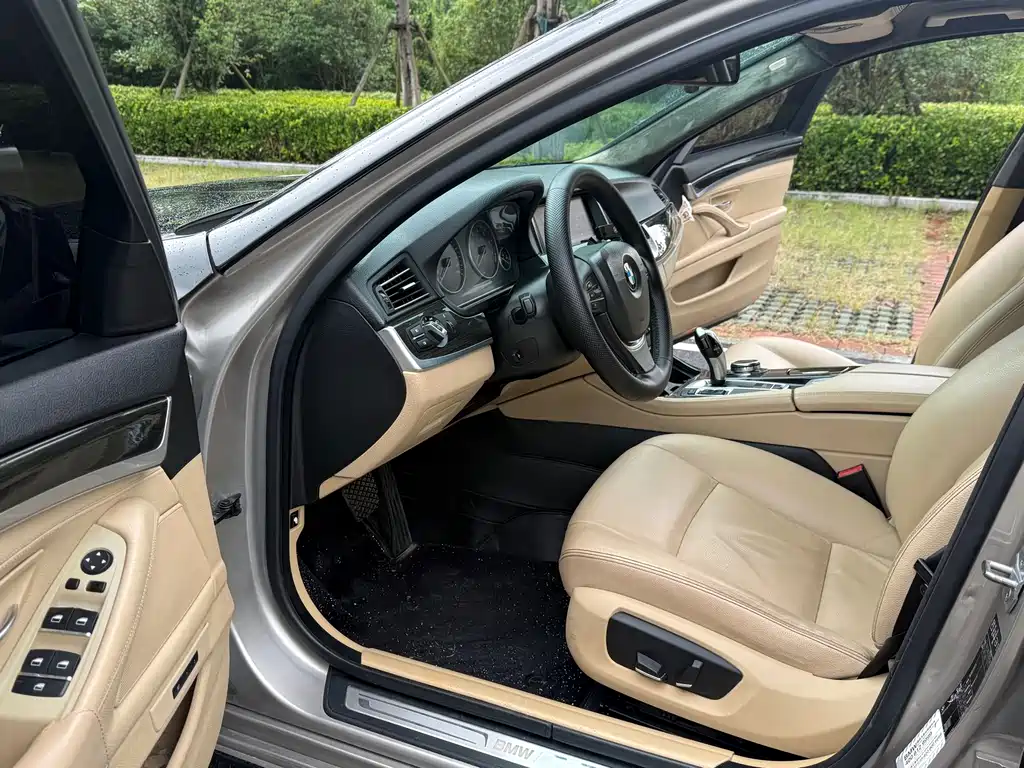 BMW 5 Series 2015 — фото 10