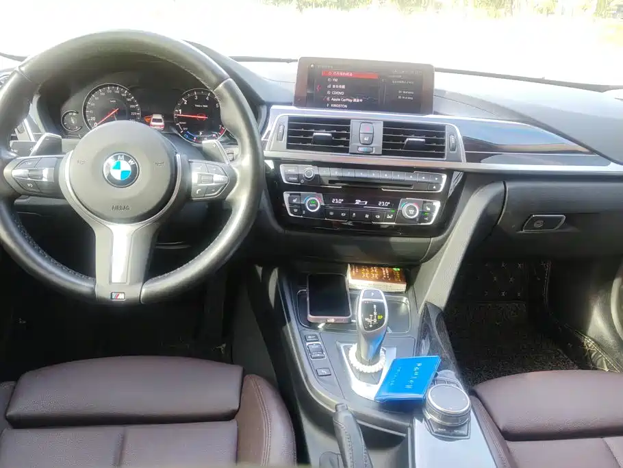 BMW 3 Series 2018 — фото 12