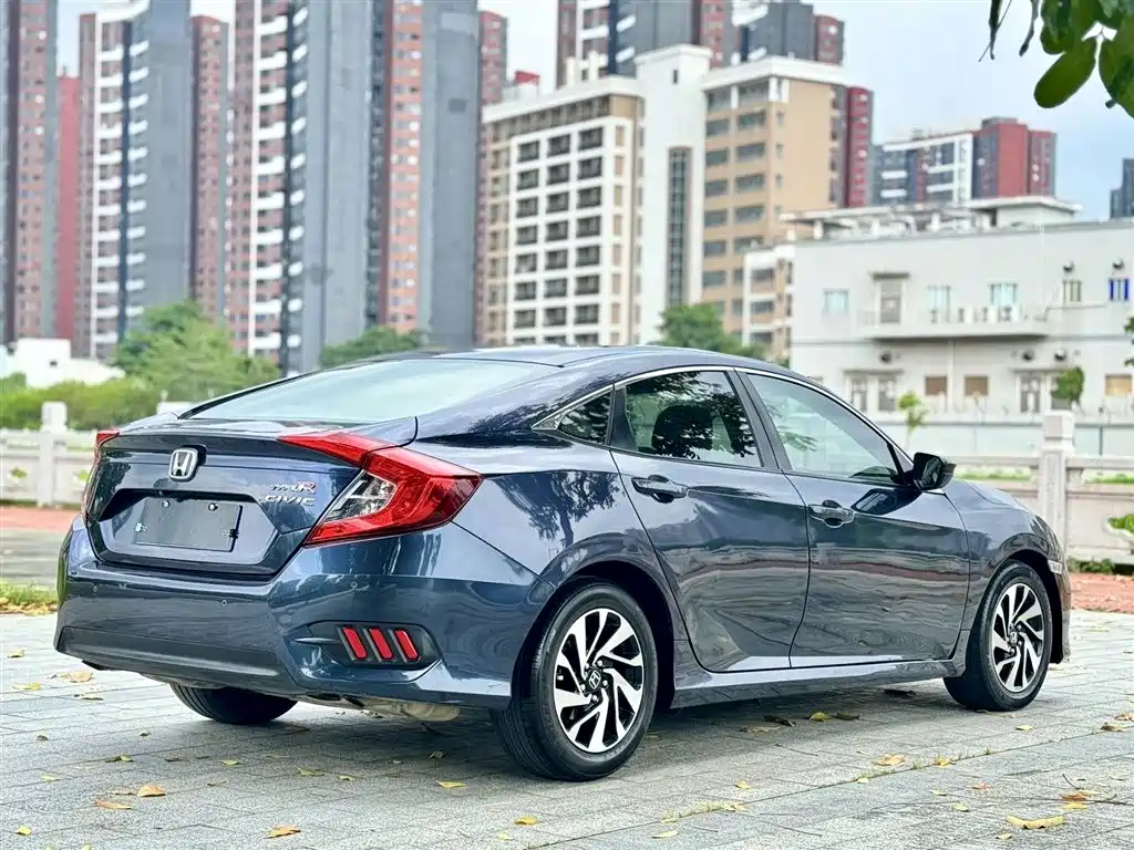 Honda Civic 2018 — фото 4