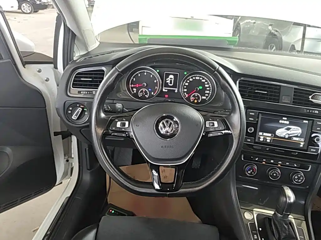 Volkswagen Golf 2018 — фото 11