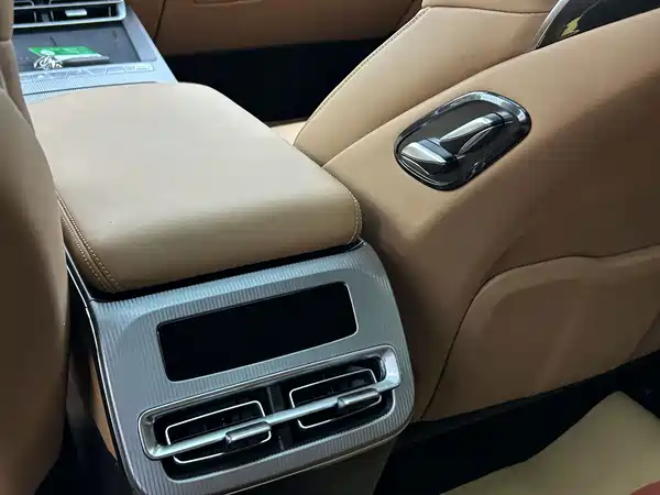 BYD Han L 2025