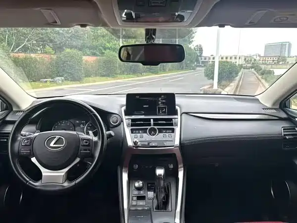 Lexus NX 2018