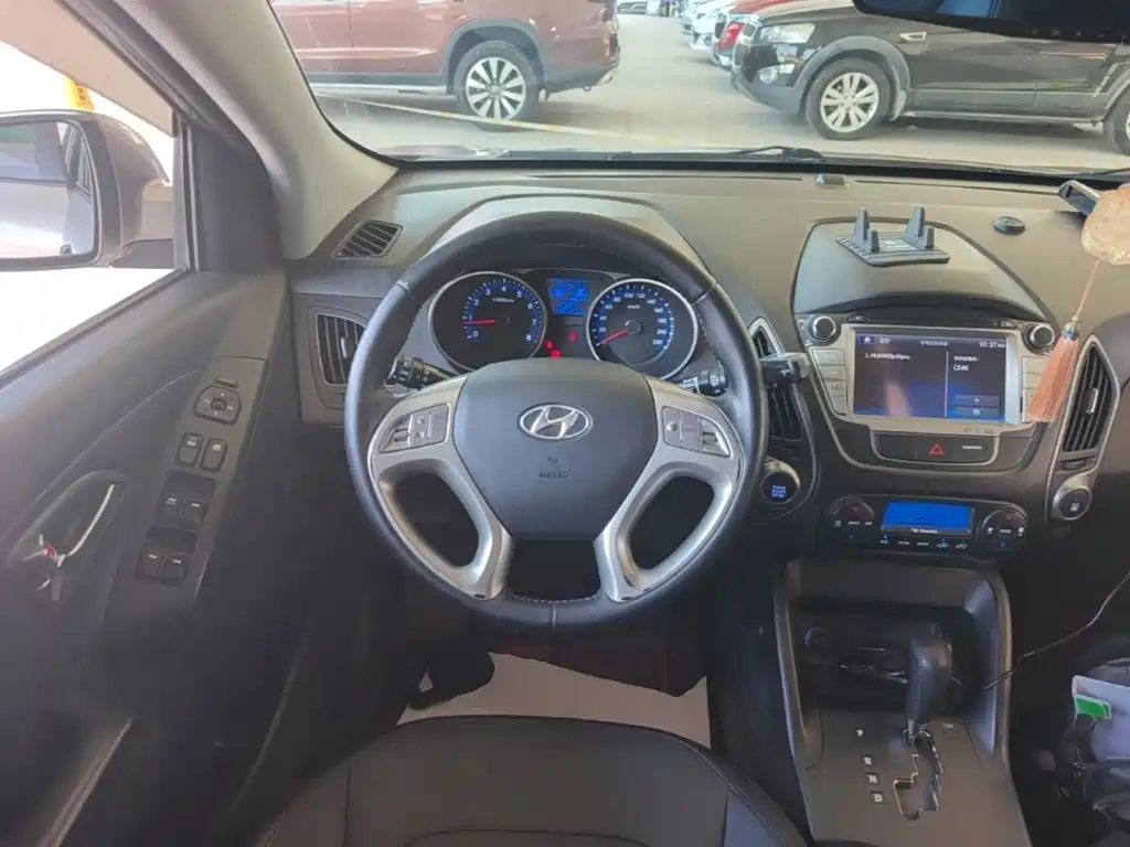 Hyundai ix35 2015 — фото 11