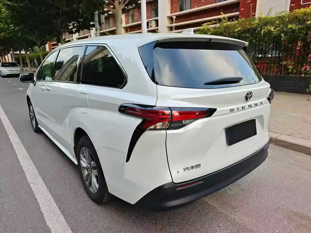 Toyota Sienna 2025 — фото 7