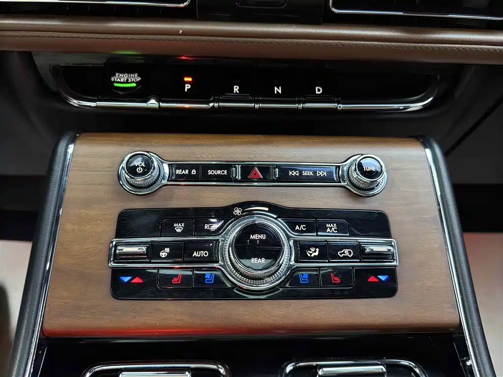 Lincoln Aviator 2021 — фото 16
