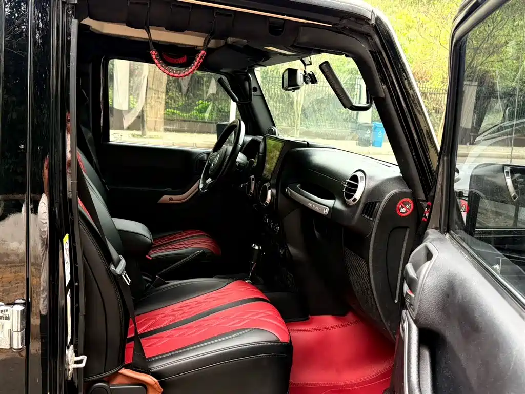 Jeep Wrangler 2015 — фото 7