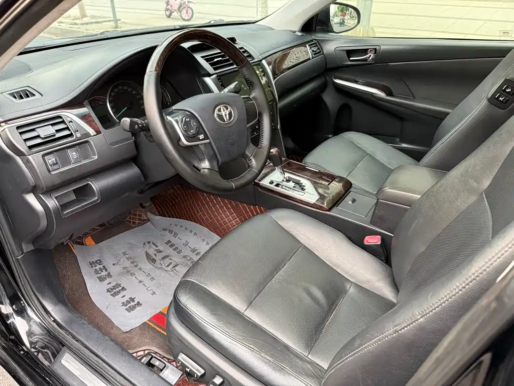 Toyota Camry 2015 — фото 8
