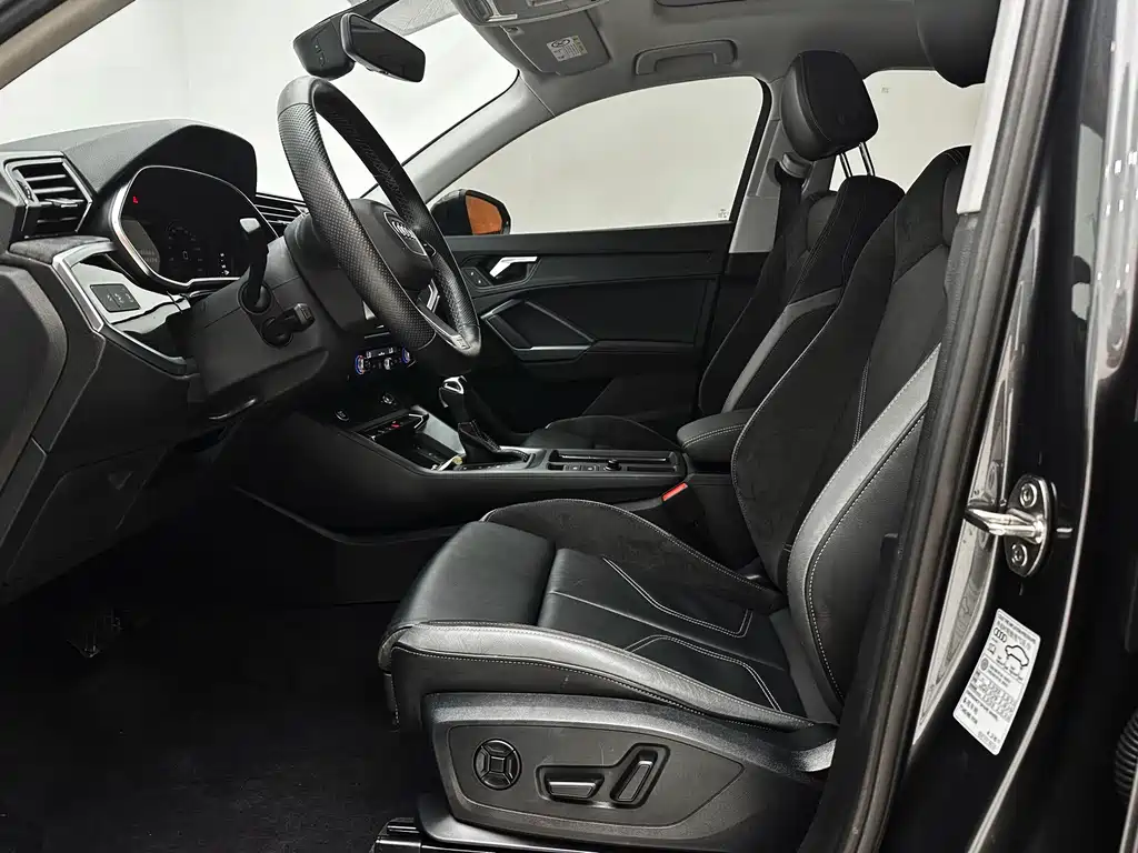 Audi Q3 Sportback 2023 — фото 12
