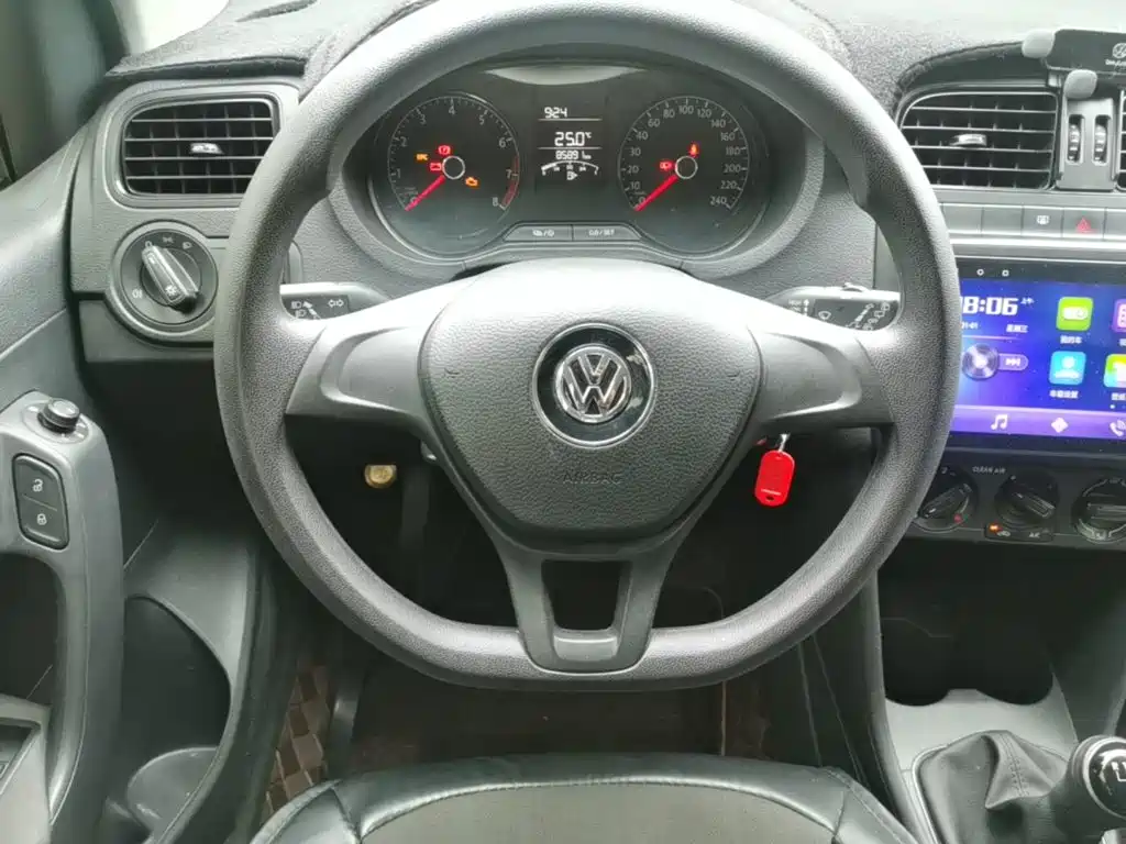 Volkswagen Polo 2016 — фото 11