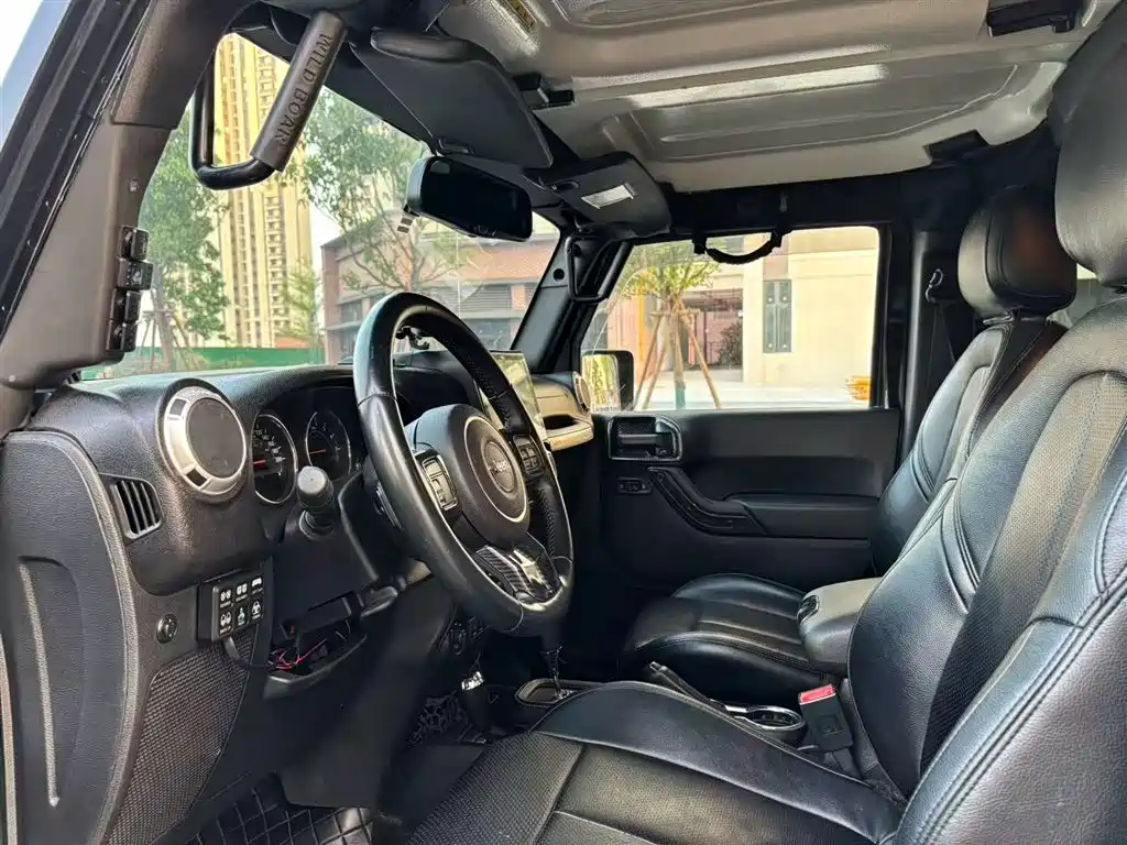 Jeep Wrangler 2013 — фото 9