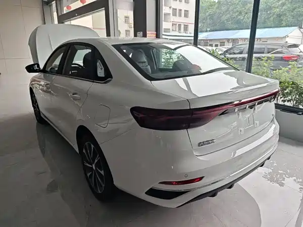 Geely Emgrand 2026