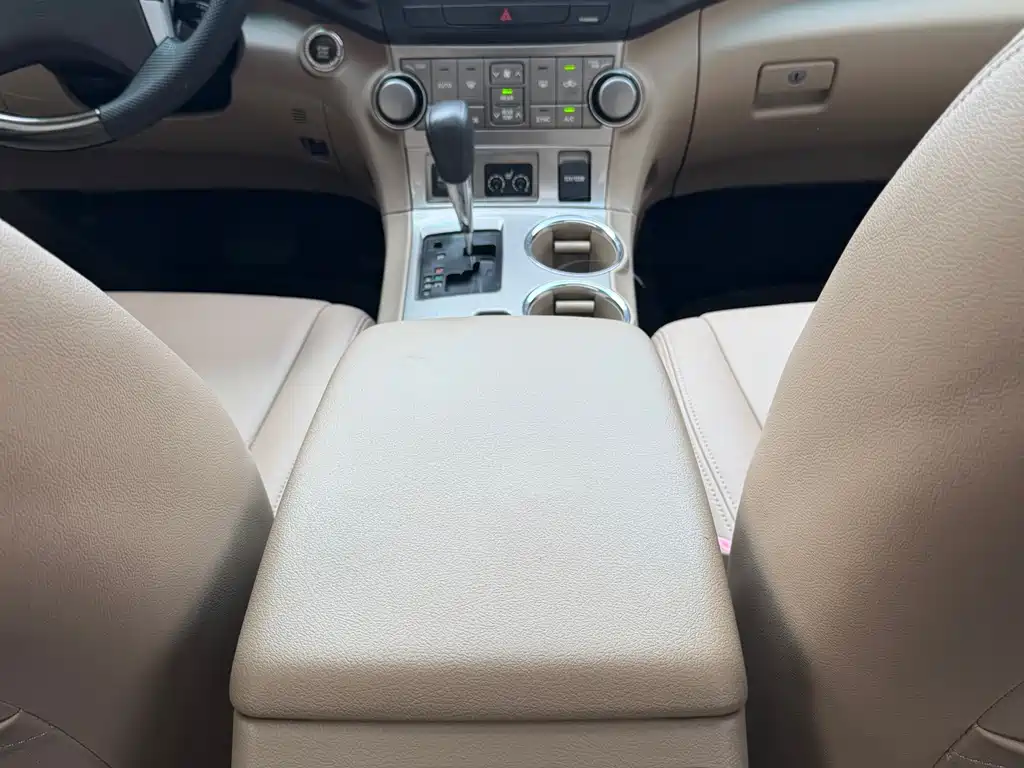 Toyota Highlander 2013 — фото 14