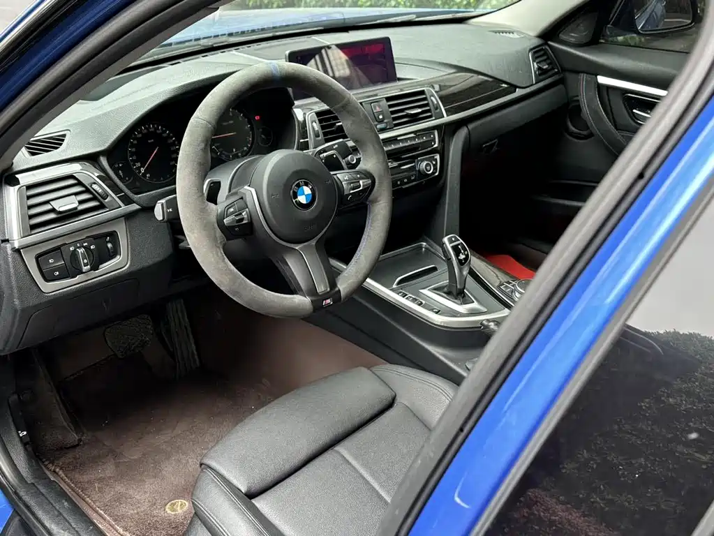 BMW 3 Series 2018 — фото 16