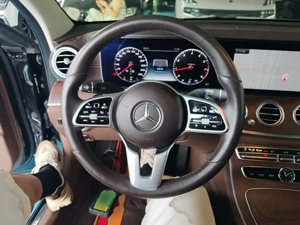 Mercedes-Benz E-Class 2019 — фото 11