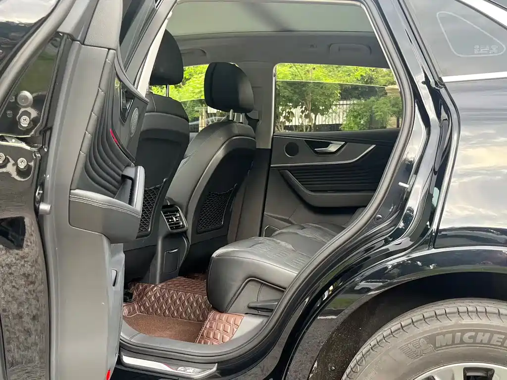 Hongqi HS5 2023