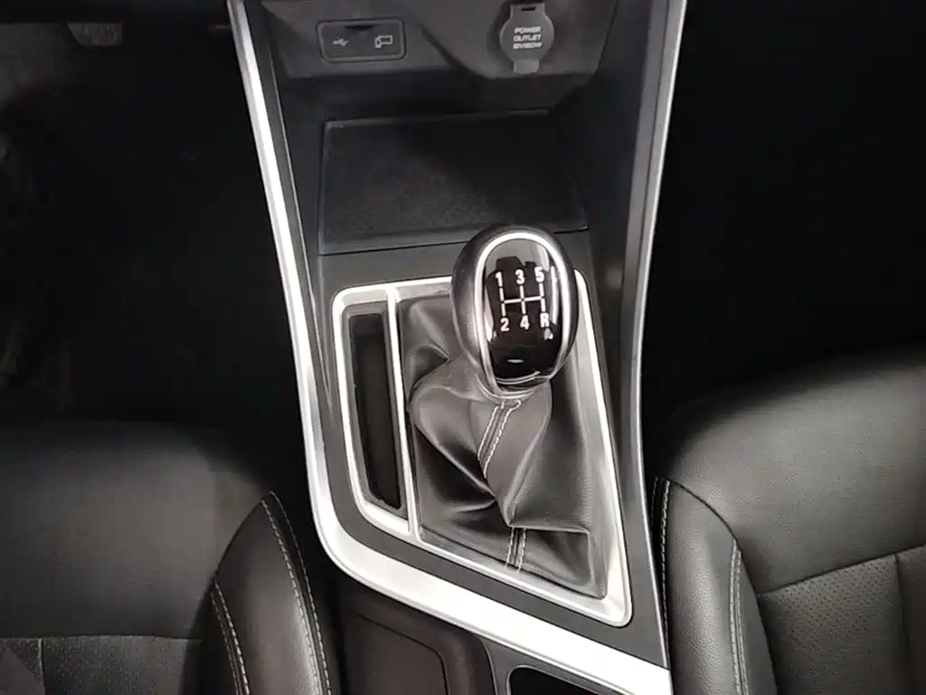 Geely Vision X3 2020 — фото 14