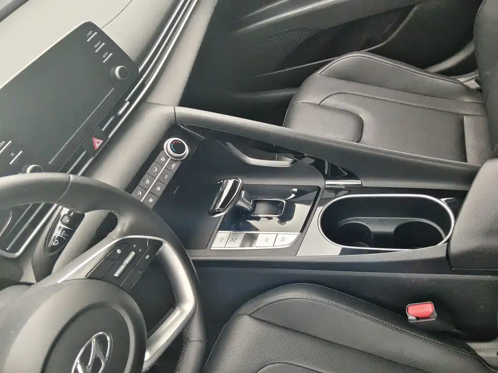 Hyundai Elantra 2022