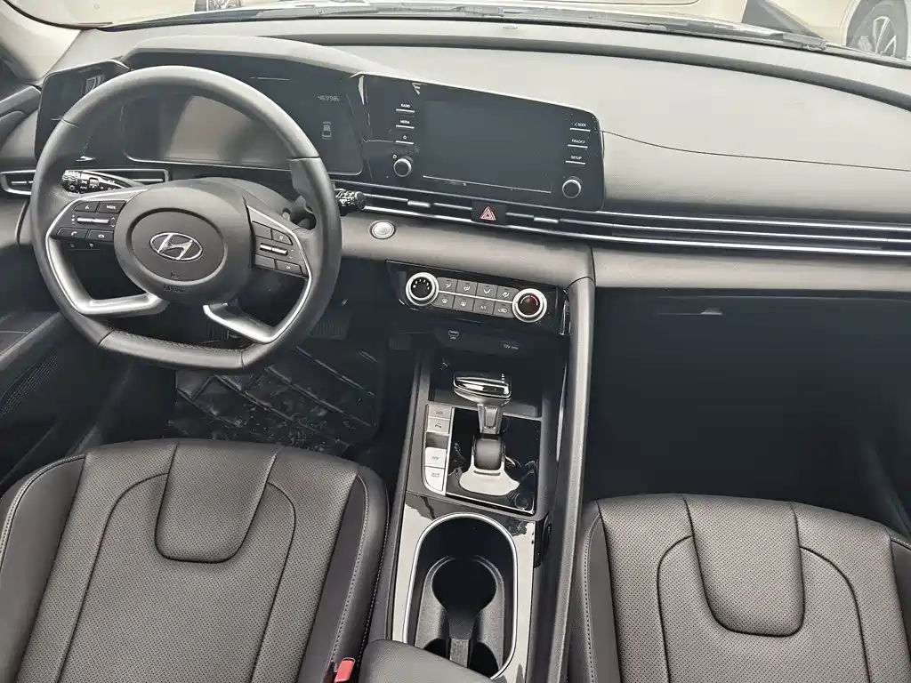 Hyundai Elantra 2022