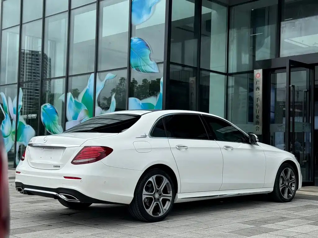 Mercedes-Benz E-Class 2017 — фото 14