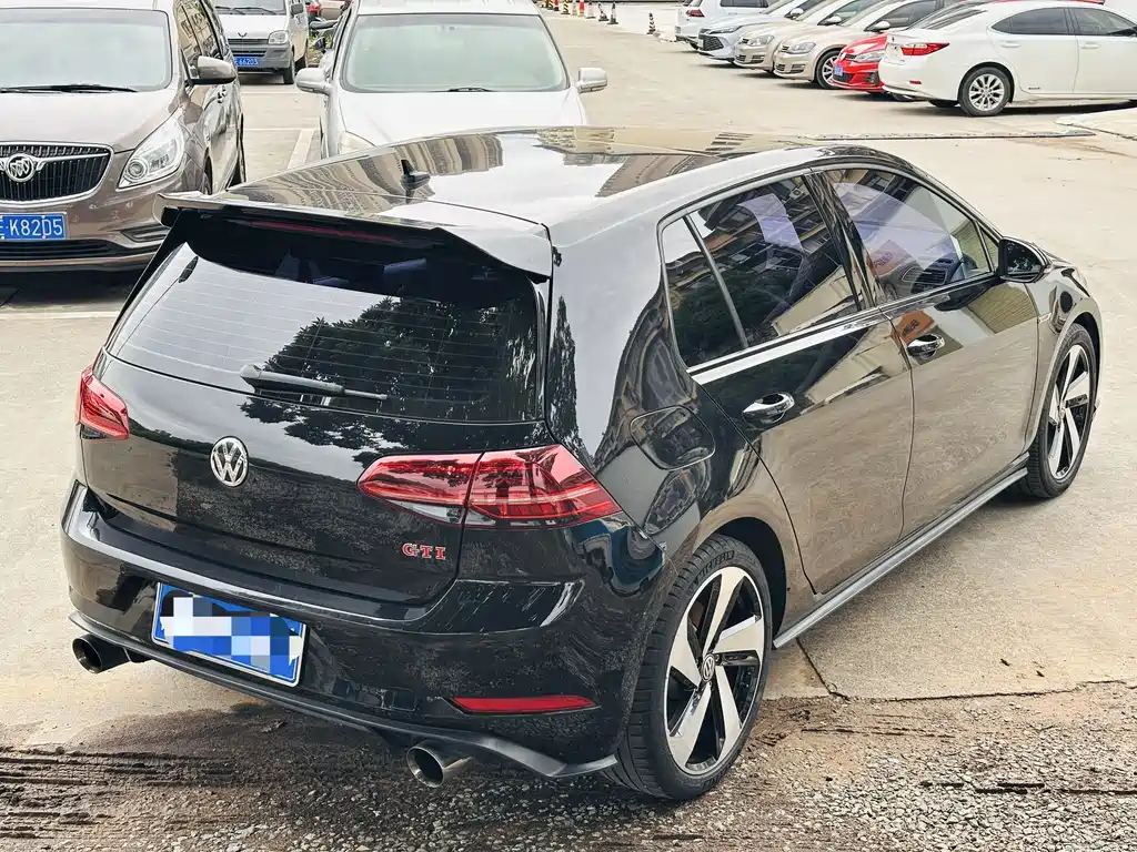 Volkswagen Golf GTI 2018 — фото 12