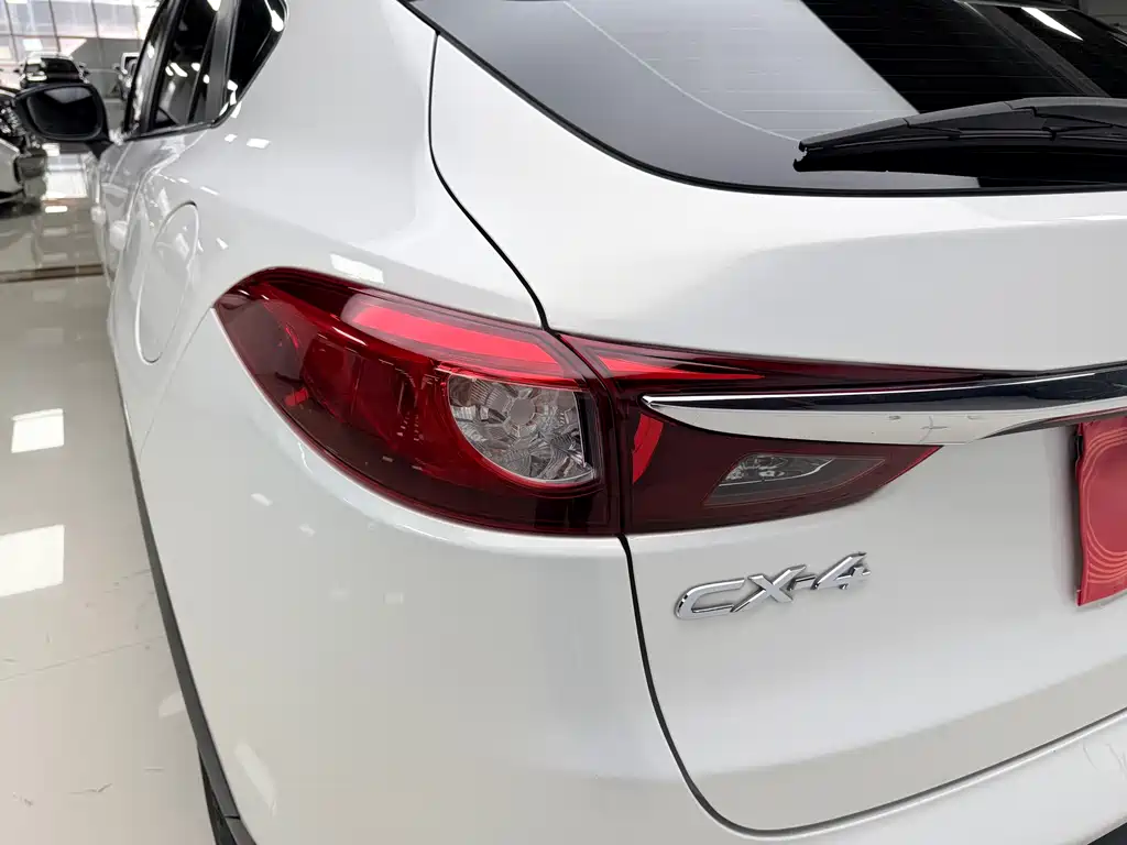 Mazda CX-4 2017 — фото 12